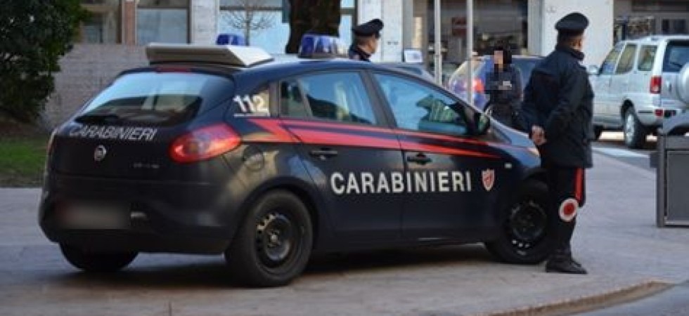 Si aggira nel parcheggio dell'ospedale con in tasca arnesi da scasso: scatta la denuncia